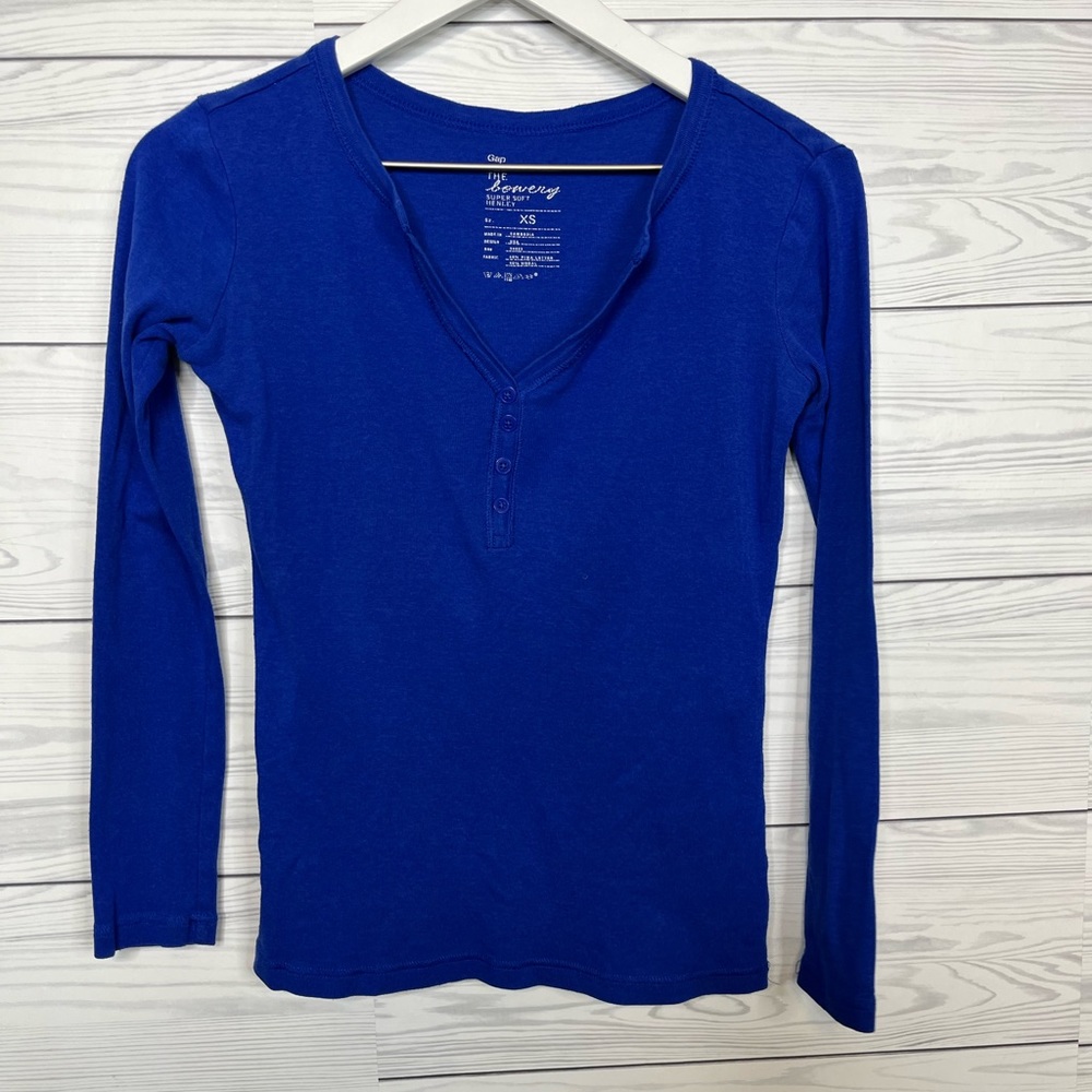 Gap shirt